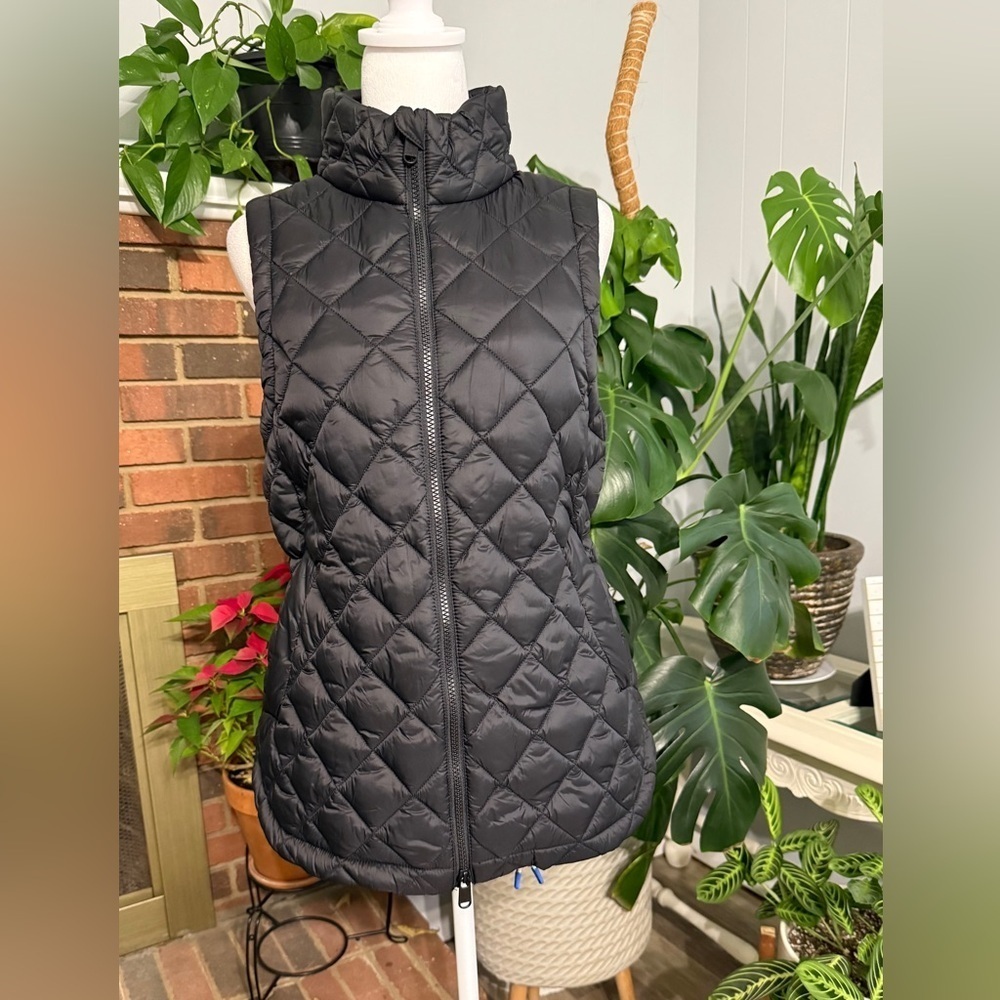New Condition  Athleta  High Low puff Vest with Adjustable Waist & Zipper front - Picture 7 of 11